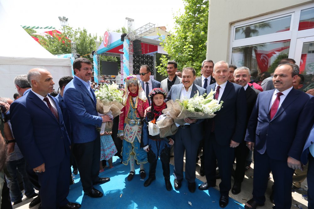 Denizli'nin dünya şehirleri ile yarıştığını belirten Orman ve Su İşleri Bakanı Veysel Eroğlu, 