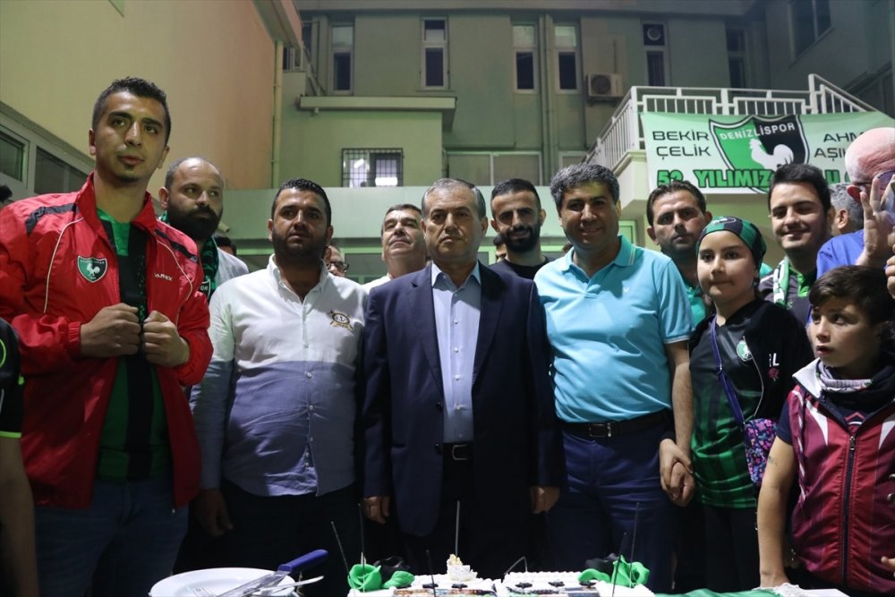 Denizlispor Kulübünün 52. kuruluş yıl dönümü kutlandı. Denizlispor Kulübü Başkanı Mustafa Üstek, bugün yapılacak olağanüstü genel kurulda başkanlığa tekrar aday olduğunu kaydetti.