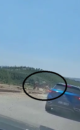 Denizli-Çivril Yolu, Zıpır Rampasında sürücüsünün kontrolünü kaybettiği kamyon ters takla attı. Kazada kamyon şoförü hayatını kaybetti.