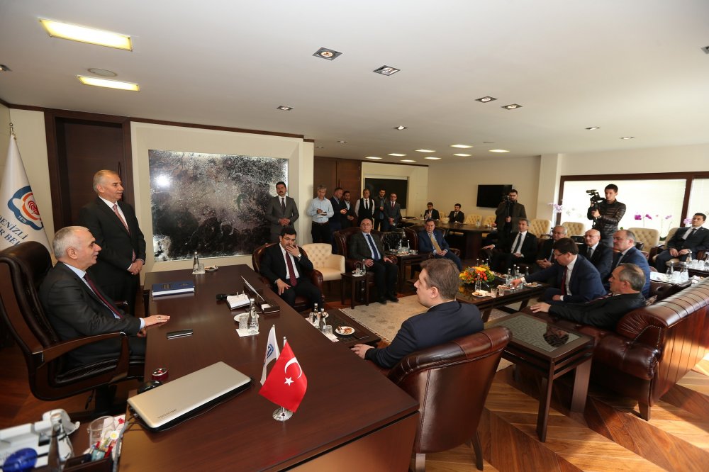 AK Parti Genel Başkan Yardımcısı Erol Kaya, Denizli Büyükşehir Belediye Başkanı Osman Zolan’ı ziyaret etti. Denizli’nin tüm dinamikleri ile örnek bir şehir olduğunu vurgulayan Kaya, 