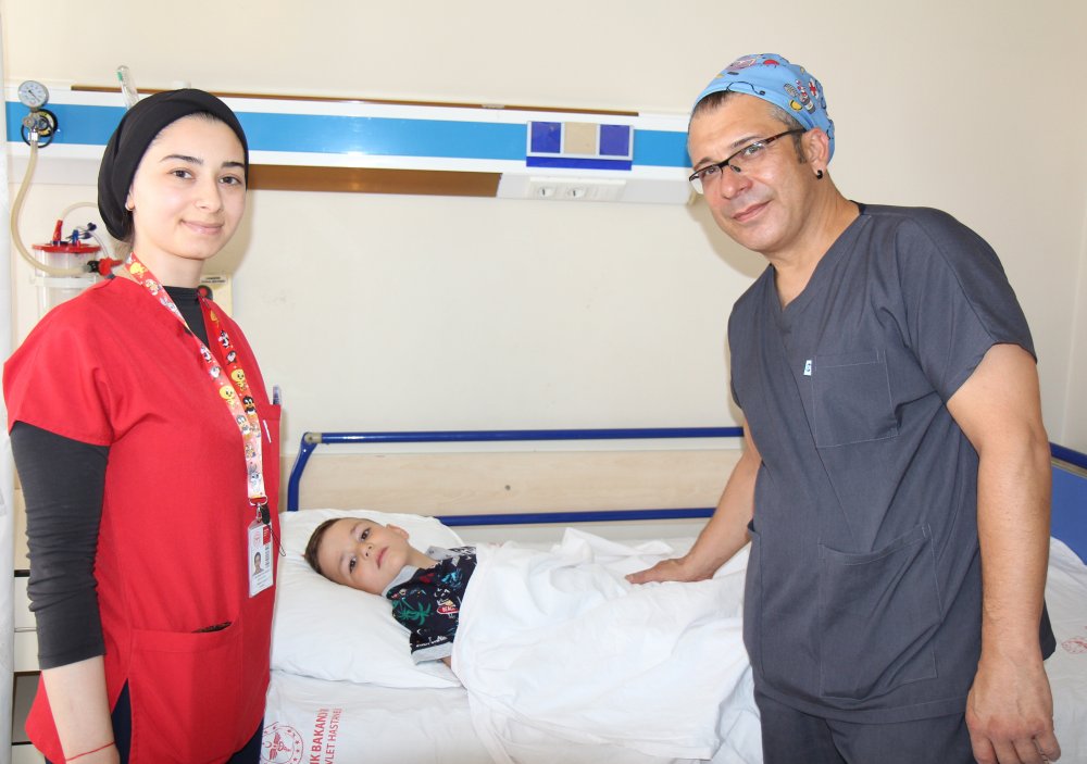 Denizli Devlet Hastanesi Çocuk Cerrahi Uzmanı Op. Dr. Mehmet Erdal Memetoğlu çocuklarda genellikle doğuştan olan kasık fıtıkları hakkında bilgi verdi.