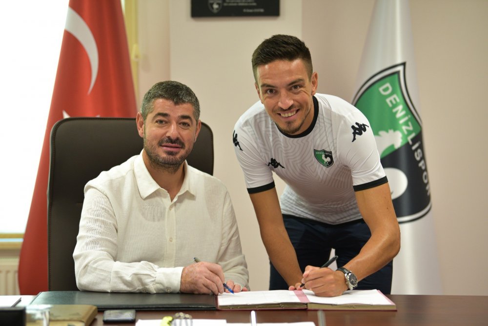 Denizlispor, deneyimli savunma oyuncusu Leo Schwechlen ile 2+1 yıllık sözleşme imzaladı.