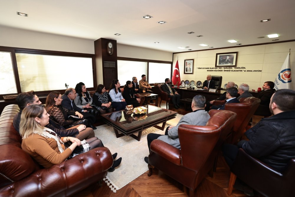 MHP Denizli İl Başkanlığı görevine kısa süre önce atanan Mehmet Ali Yılmaz yönetimi ile birlikte Denizli Büyükşehir Belediye Başkanı Osman Zolan'ı ziyaret etti.
