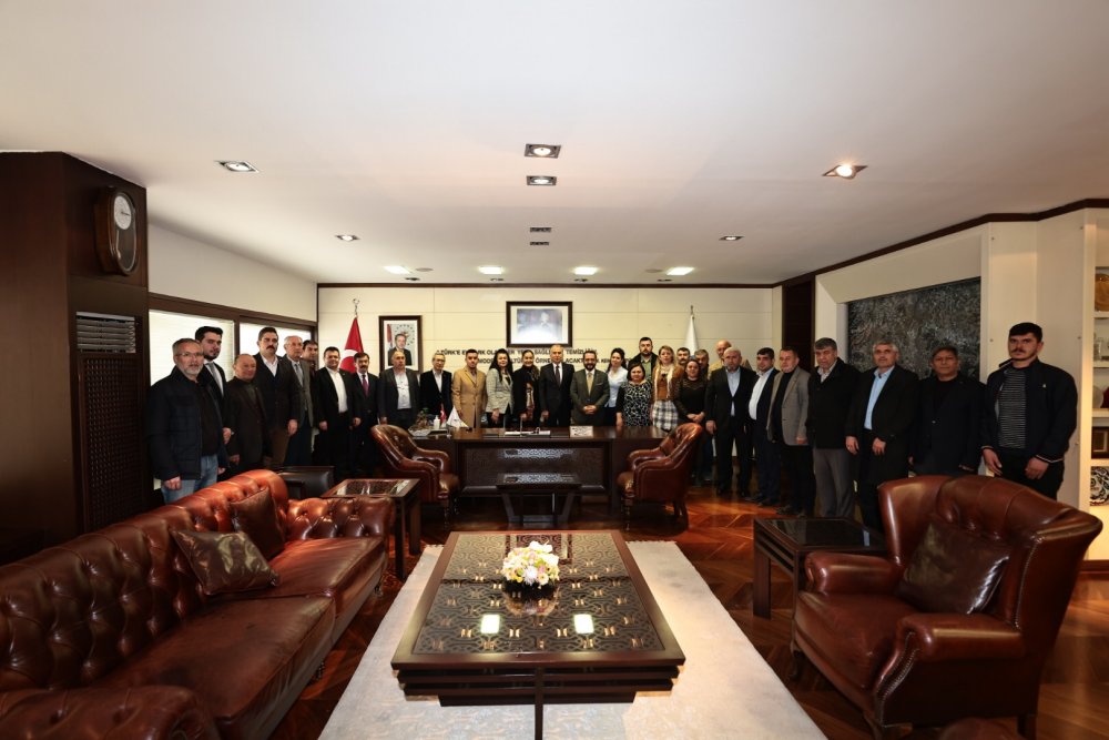 MHP Denizli İl Başkanlığı görevine kısa süre önce atanan Mehmet Ali Yılmaz yönetimi ile birlikte Denizli Büyükşehir Belediye Başkanı Osman Zolan'ı ziyaret etti.
