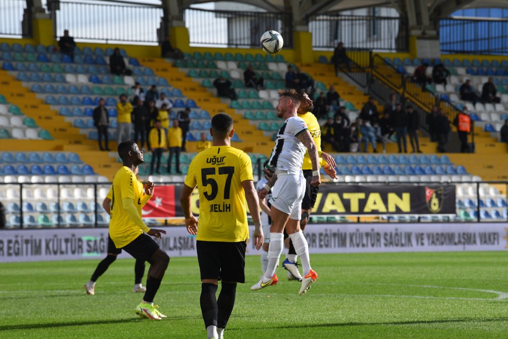 Denizlispor, İstanbulspor ile deplasmanda 1-1 berabere kaldı ve Fatih Tekke yönetiminde çıktığı 2 maçtan 4 puan çıkarttı.