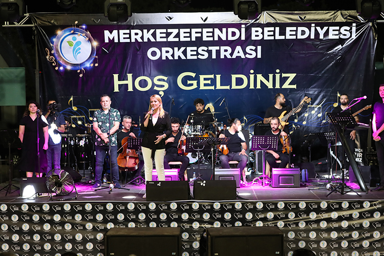 Merkezefendi Belediyesi tarafından ilki Karahasanlı Mahallesi’nde verilen mahalle konserlerinin ikincisi büyük bir coşkuyla Mehmet Akif Ersoy Mahallesi’nde gerçekleştirildi.