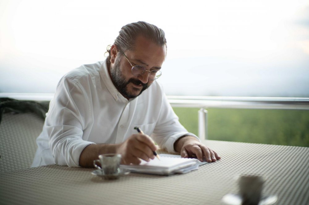 Denizlili işadamlarının kurduğu Tekil-A Grubu, Denizlili Avukat Mehmet Ali Yılmaz'ın kaleme aldığı 