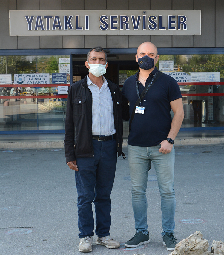 Parkinson hastası olan 41 yaşındaki Süleyman Gör, 8 yıl sonra PAÜ Hastanesi Beyin Cerrahisi ekibinin başarılı ameliyatı ile sağlığına kavuştu.