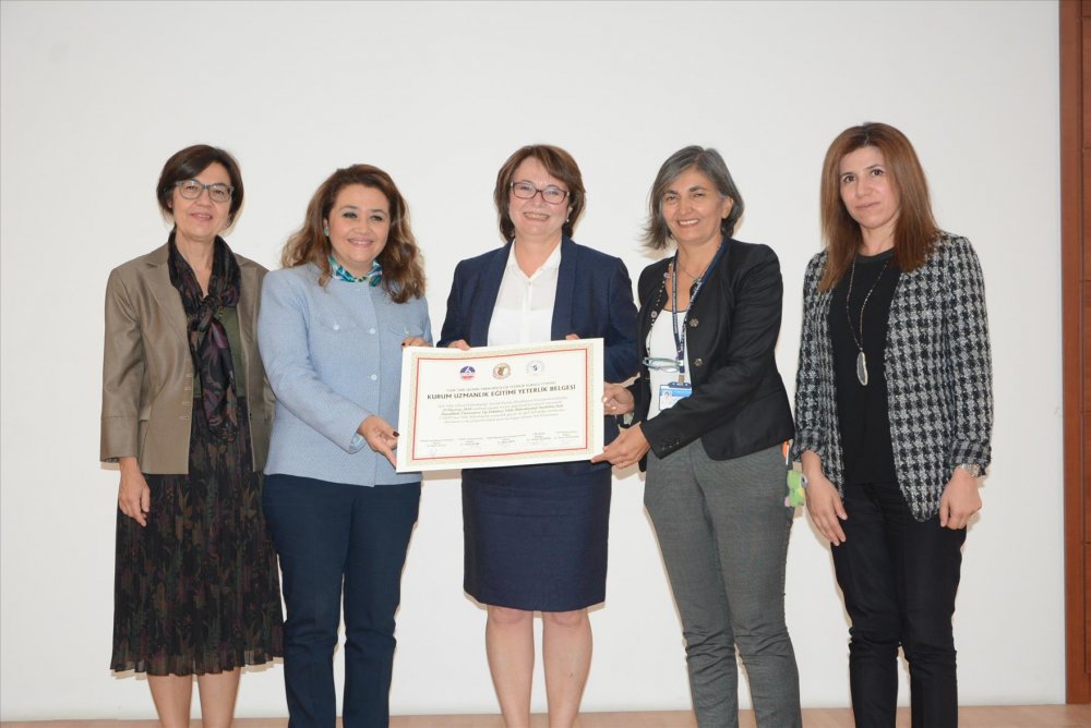 Pamukkale Üniversitesi Hastanesi Tıbbi Mikrobiyoloji Anabilim Dalı Uzmanlık Eğitimi akredite edilerek ülkemizde akredite edilen 2. Anabilim Dalı olmaya hak kazandı. 