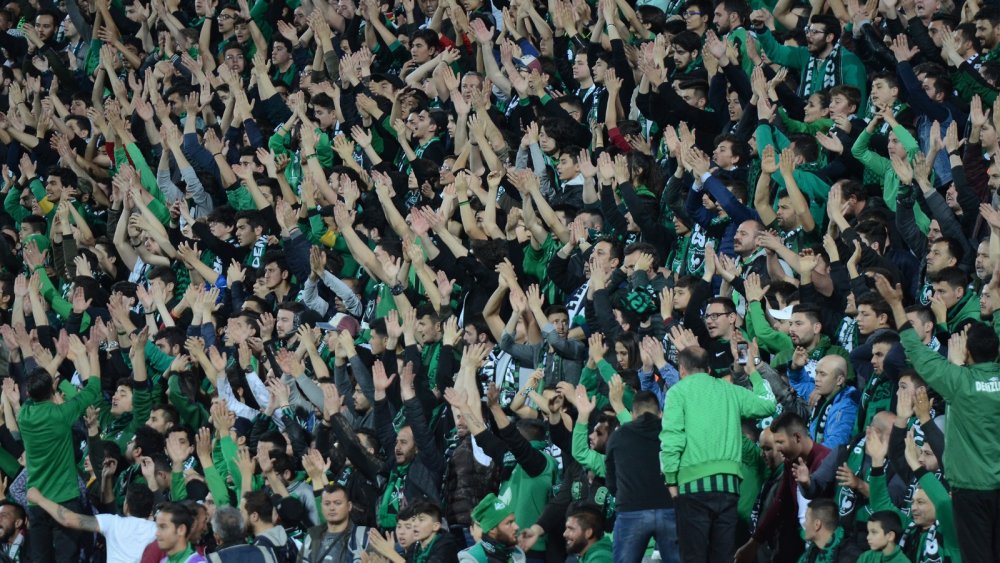 Denizlispor'un 2021-2022 sezonunda Denizli Atatürk Stadyumu'nda oynayacağı tüm resmi iç saha karşılaşmalarını kapsayan kombine biletler satışa çıktı.