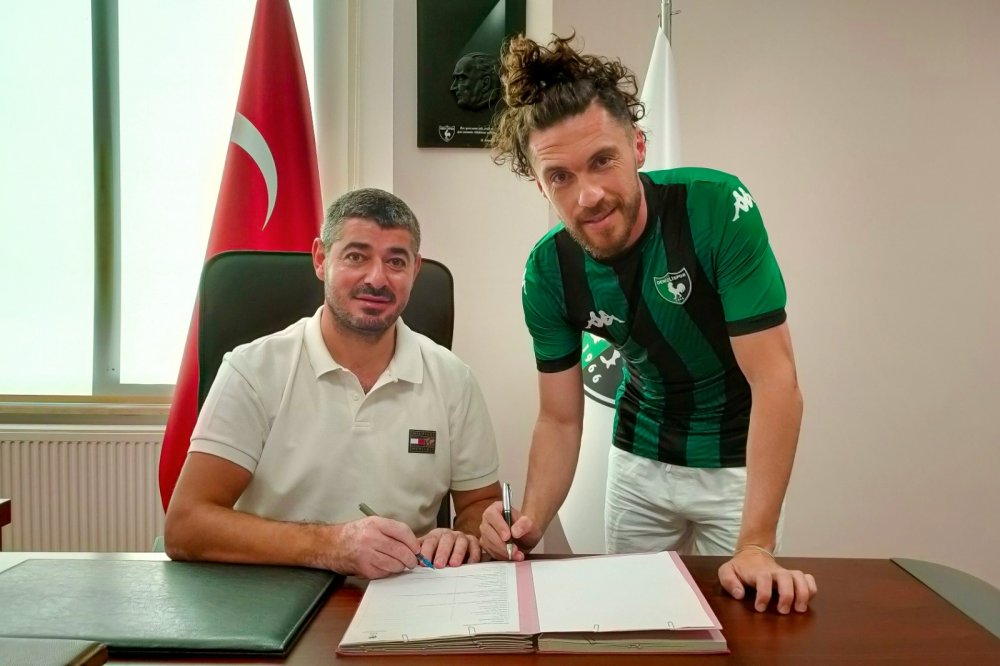 Transferde gaza basan Denizlispor, eski oyuncusu Gökhan Süzen ile 2+1 yıllık sözleşme imzaladı.
