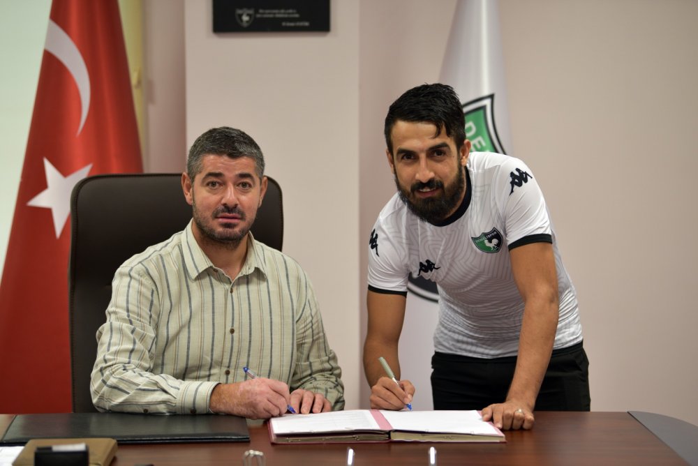 Denizlispor 31 yaşındaki hücum oyuncusu Muğdat Çelik ile 2 yıllık sözleşme imzaladı.