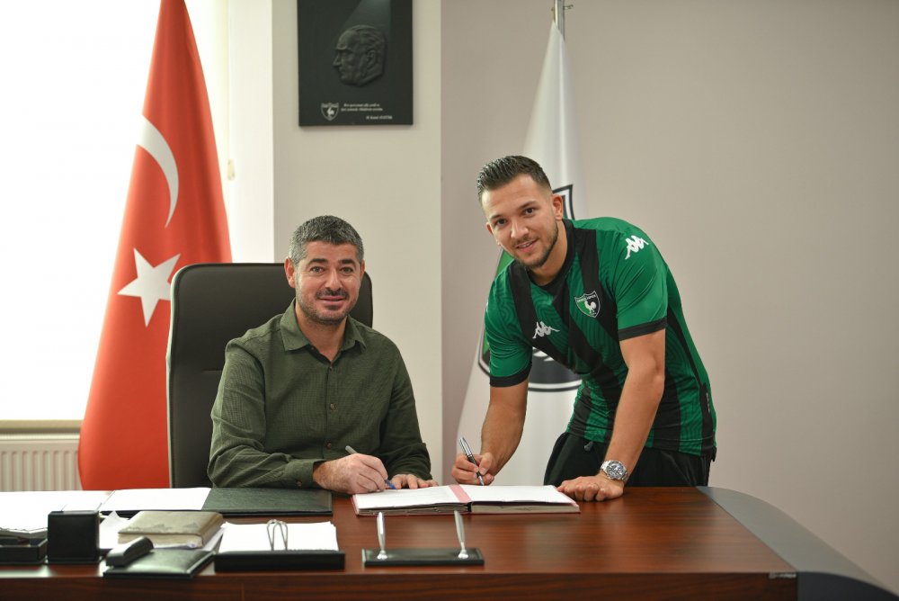Denizlispor transferde bombaları patlatmaya devam ediyor. Yeşil-siyahlılar son olarak Samsunspor ile anlaşma sağlayan 26 yaşındaki orta saha Brahim Darri ile 1+1 yıllık sözleşme imzaladı.