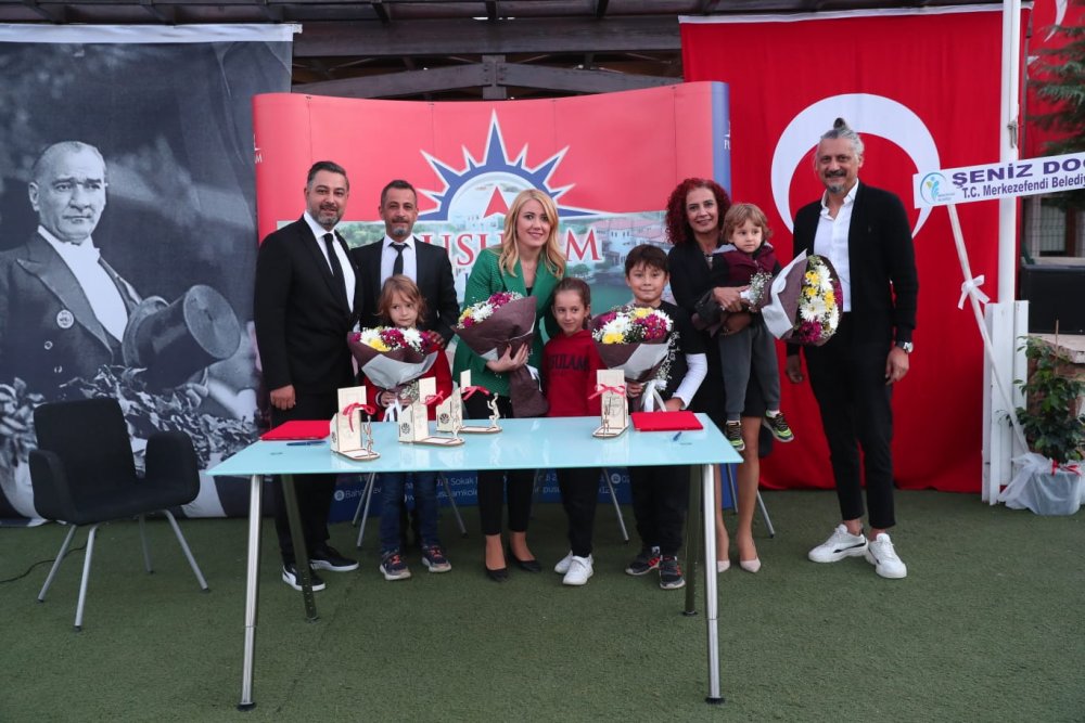 Bu sezon Türkiye Basketbol Gençler Ligi’nde mücadele edecek olan Merkezefendi Belediyesi Basket, Pusulam Koleji ile isim sponsorluğu anlaşmasına vardı. Temsilcimiz gelecek sezon ligde Pusulam Koleji Merkezefendi Belediyesi Basket olarak mücadele edecek.