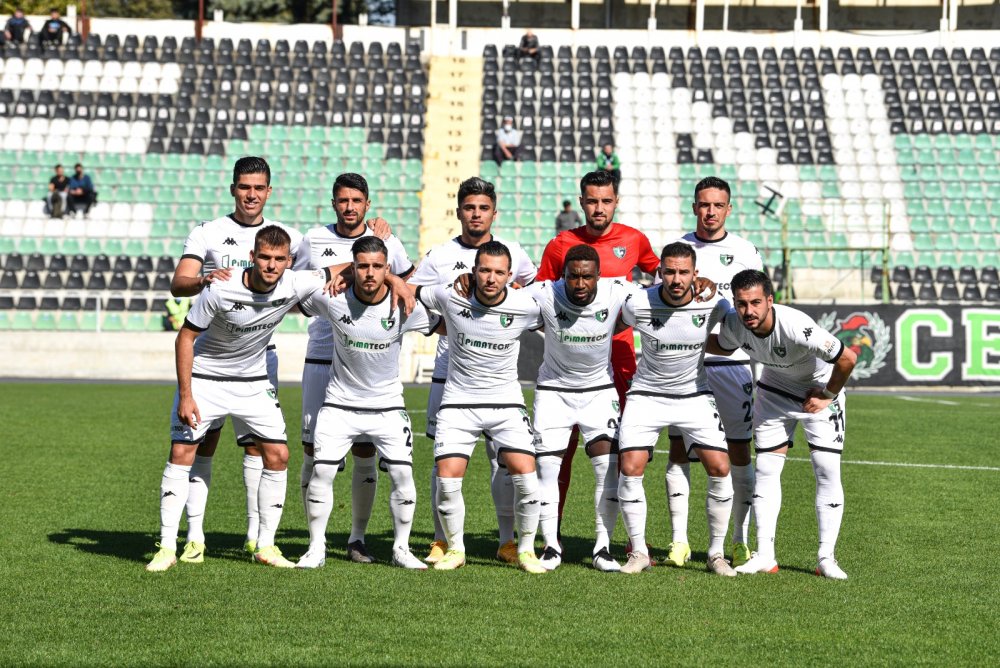 Denizlispor,  Ziraat Türkiye Kupası 3. Turunda konuk ettiği Şile Yıldızspor’u normal süresi 1-1 biten maçta penaltı atışları sonucu 5-4 mağlup ederek kupada bir üst tura yükseldi. Yeşil siyahlılarda Bünyamin Balat kırmızı kart görerek takımını 10 kişi bıraktı.