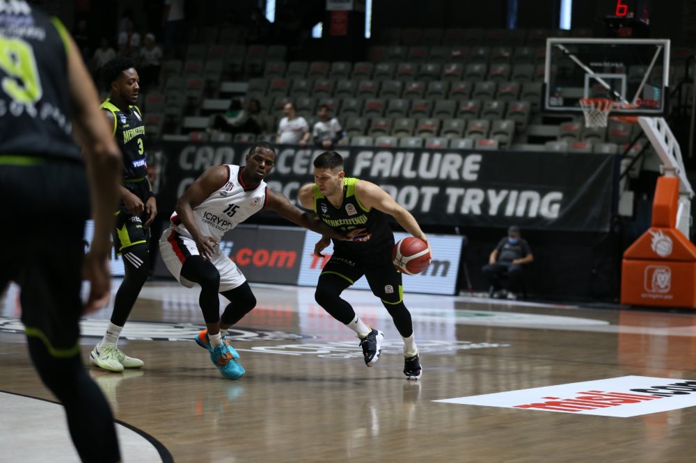 ING Basketbol Süper Ligi 2021-2022 sezonunda 6. Hafta maçında Beşiktaş Icrypex’e konuk olan Yukatel Merkezefendi Belediyesi Basket sahadan 74-62’lik skorla mağlup ayrıldı.
