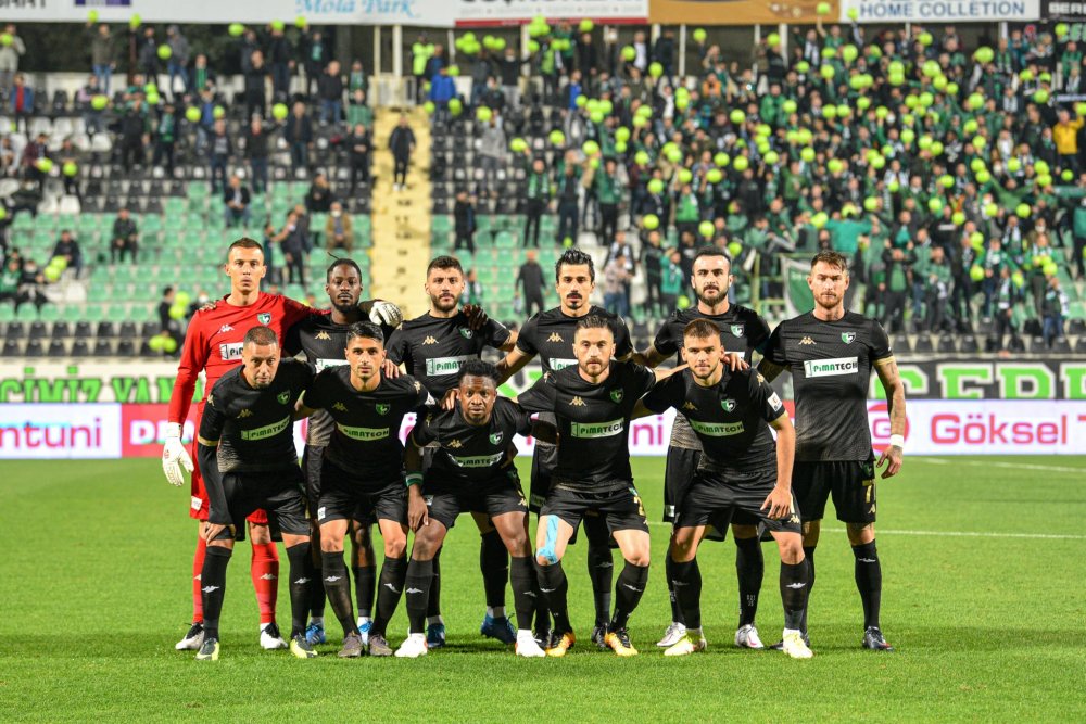 Denizlispor TFF 1. Lig’in 11’inci haftasında konuk ettiği Kocaelispor ile 1-1 berabere kalarak fırsat tepti.
