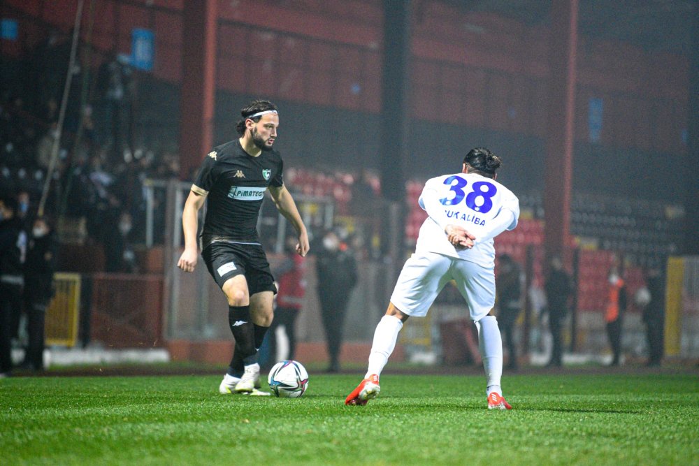 Spor Toto 1. Lig’in 11’inci haftasının açılış maçında Denizlispor, deplasmanda Tuzlaspor’a son 5 dakikada yediği gollerle mağlup oldu.