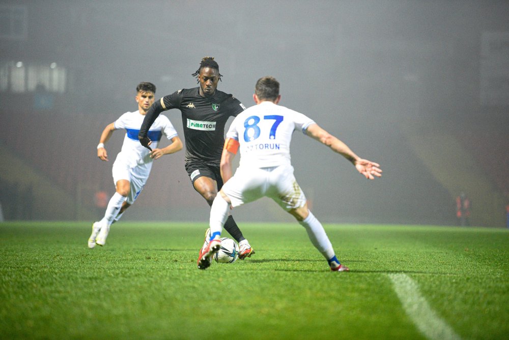 Spor Toto 1. Lig’in 11’inci haftasının açılış maçında Denizlispor, deplasmanda Tuzlaspor’a son 5 dakikada yediği gollerle mağlup oldu.