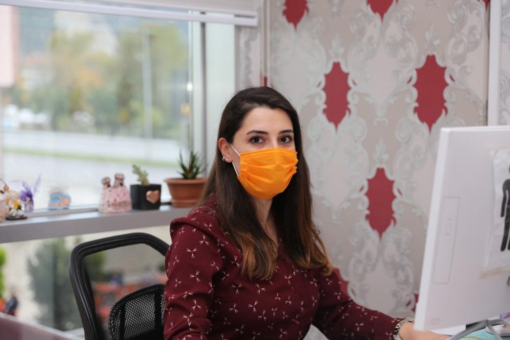 Özel Denizli Cerrahi Hastanesi hekimleri ve çalışanları lösemi hastalığına farkındalık oluşturmak için turuncu maske taktı. 