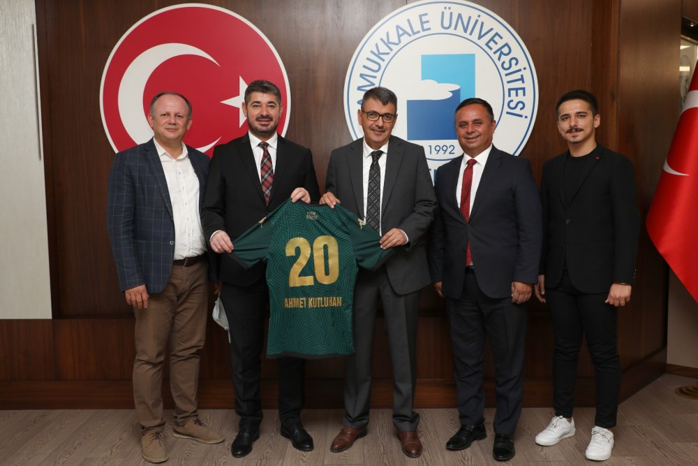 Denizlispor’da Başkan Mehmet Uz ve kurmayları Pamukkale Belediye Başkanı Avni Örki ve Pamukkale Üniversitesi Rektörü Prof. Dr. Ahmet Kutluhan’ı makamında ziyaret etti.