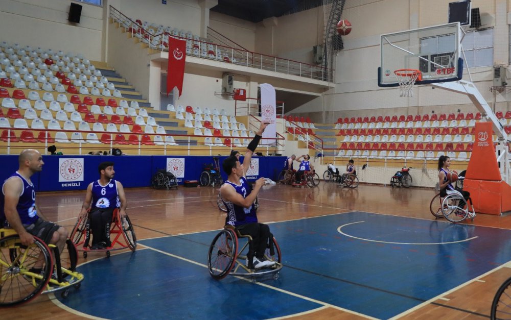 Pamukkale Belediye Spor Kulübü tekerlekli sandalye basketbol takımı, 2020-2021 sezonu müsabakalarına hazır. Mavi-beyazlı takım 9-19 Haziran 2021 tarihleri arasında Bursa ve Yalova’da yapılacak olan müsabakalara iddialı hazırlandı.