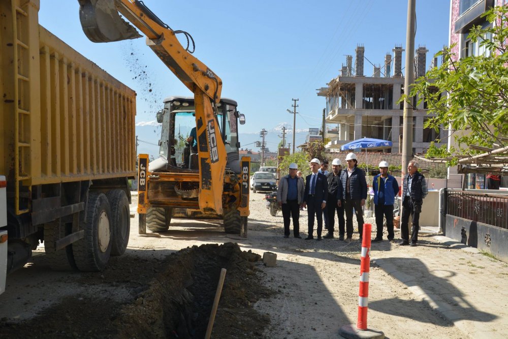 Sarayköy Belediyesi ve Enerya Denizli Gaz Dağıtım A.Ş. işbirliği ile ilçede devam eden doğal gaz hattı döşeme çalışmalarının ikinci etabı Cumhuriyet Mahallesi’nde başladı. İkinci etap doğal gaz çalışmasında 7.5 km döşeneceğini söyleyen Sarayköy Belediye Başkanı Ahmet Necati Özbaş, “Hemşehrilerimize söz verdiğimiz projelerin hayata geçmesinden onur ve gurur duyuyoruz” diye ifade etti.