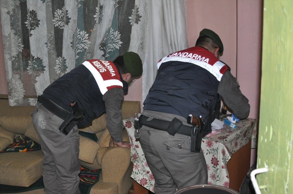 Denizli'nin Pamukkale ilçesindeki uyuşturucu operasyonunda bir seyyar oyuncak satıcısı tutuklandı.