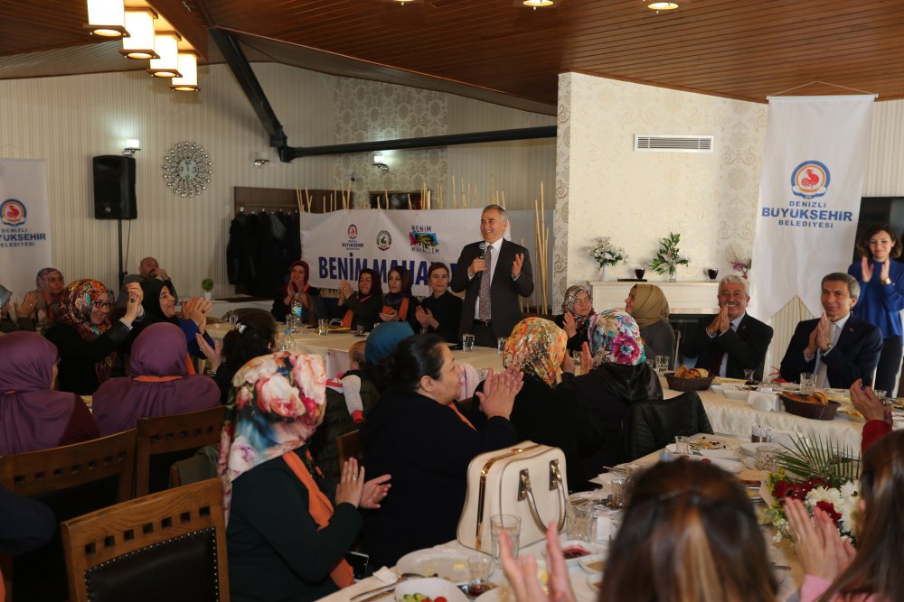 Denizli Büyükşehir Belediyesi Kent Konseyi’nin sürdürdüğü “Benim Mahallem” projesi kapsamında Başkan Zolan, Aktepe ve Karşıyaka Mahallesi'nde ikamet eden kadınlarla bir araya geldi