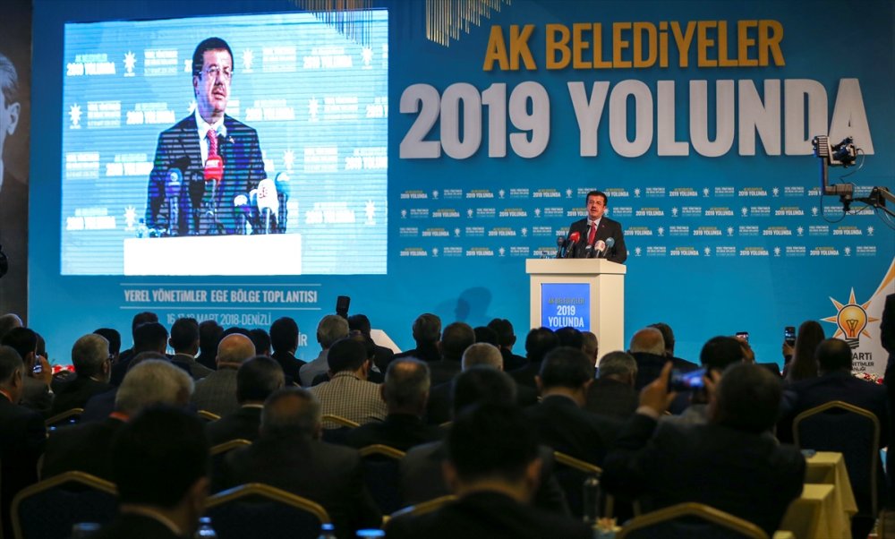 Ekonomi Bakanı Nihat Zeybekci, kredi derecelendirme kuruluşlarının geçen yıl Türkiye'nin yıllık büyüme rakamını 4-5 kez revize ettiğini söyleyerek, 