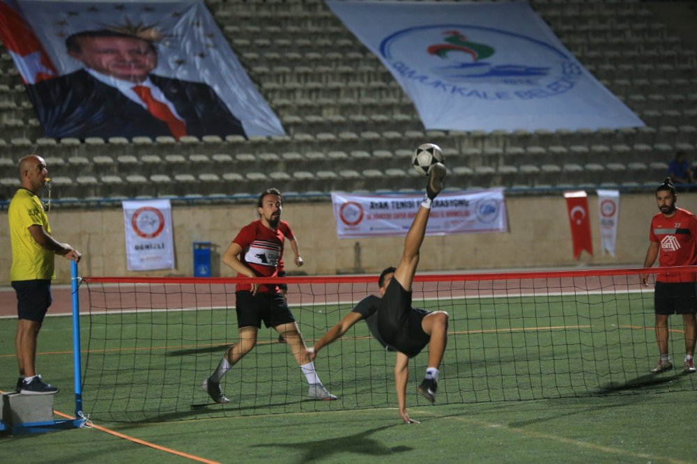 Pamukkale Belediyesi, 30 Ağustos Zafer Kupası Ayak Tenisi Turnuvası düzenlendi.  16 takımın katıldığı turnuvada dereceye giren takımlar, Ayak Tenisi Türkiye Kupası’nda Denizli’yi temsil edecek. 