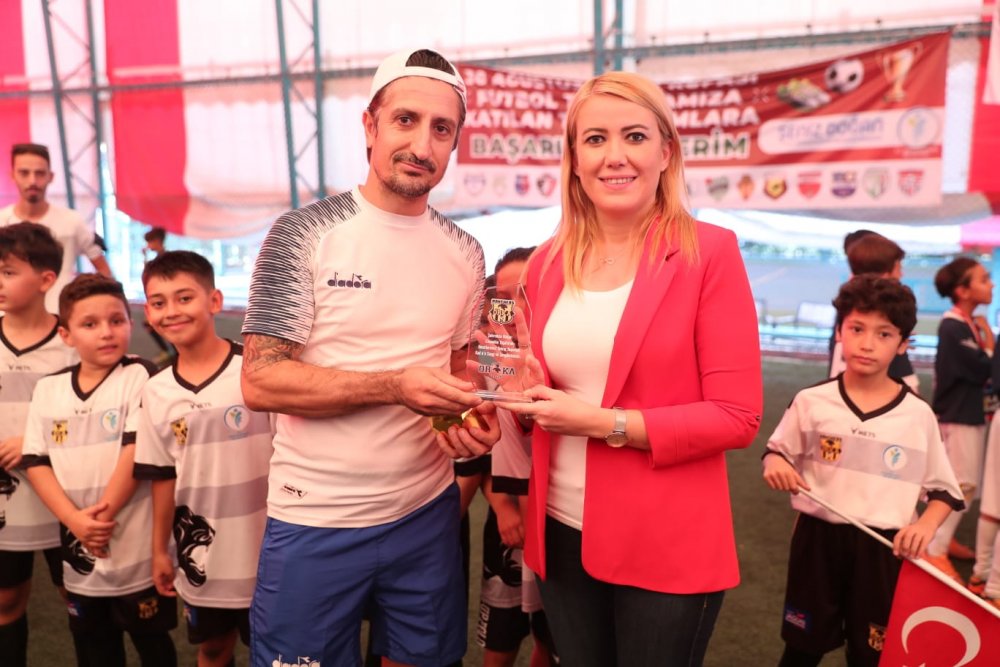 Merkezefendi Belediyesi tarafından düzenlenen 30 Ağustos Zafer Kupası Futbol Turnuvası bir hafta süren müsabakalarla sona erdi. 