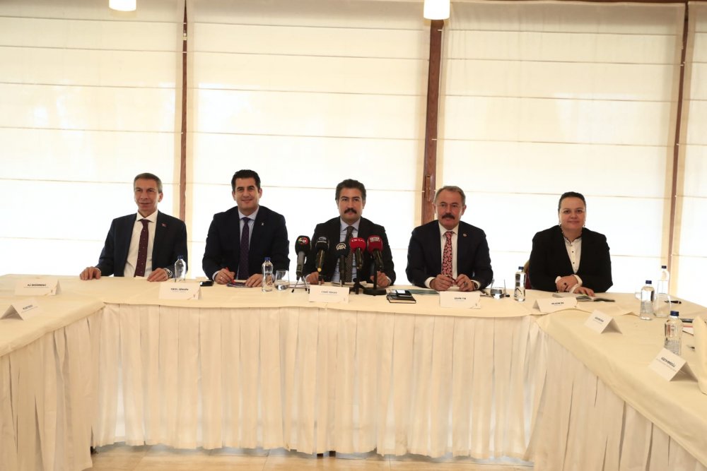 Denizli Ak Parti, Türkiye’nin yeni ekonomi modelini ve Denizli’nin bu programdaki rolünü oda ve STK’ların temsilcilerine anlatarak iş dünyasıyla istişarelerde bulundu.