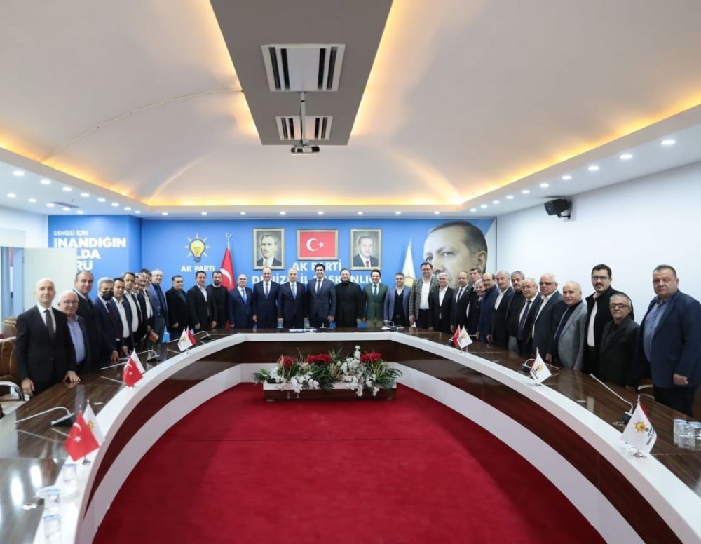 Ak Parti’nin Denizli’deki tüm ilçe başkanları ve Belediye Başkanları Ak Parti İl Başkanı Yücel GÜNGÖR Başkanlığında İl binasında bir araya geldi.