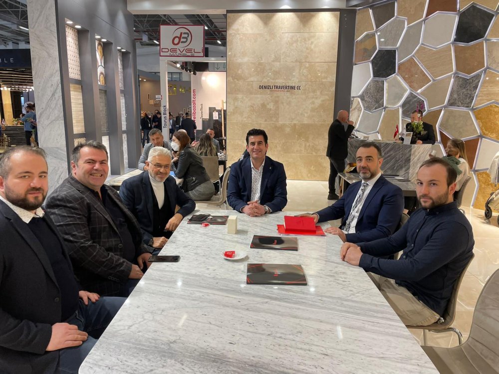 AK Parti Denizli İl Başkanı Yücel Güngör, İzmir'de 27.'si düzenlenen Uluslararası Doğaltaş ve Teknolojileri Fuarı'nı ziyaret etti. 