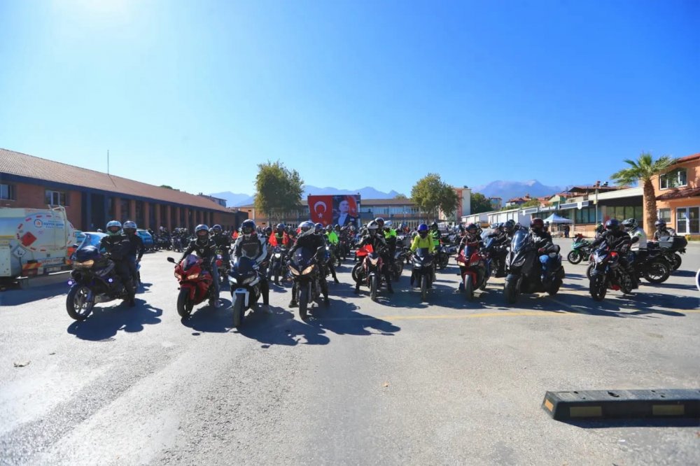 Pamukkale Belediyesi destekleriyle geleneksel hale gelen "29 Ekim Cumhuriyet Bayramı Motosiklet Turu" yoğun katılımla gerçekleşti.