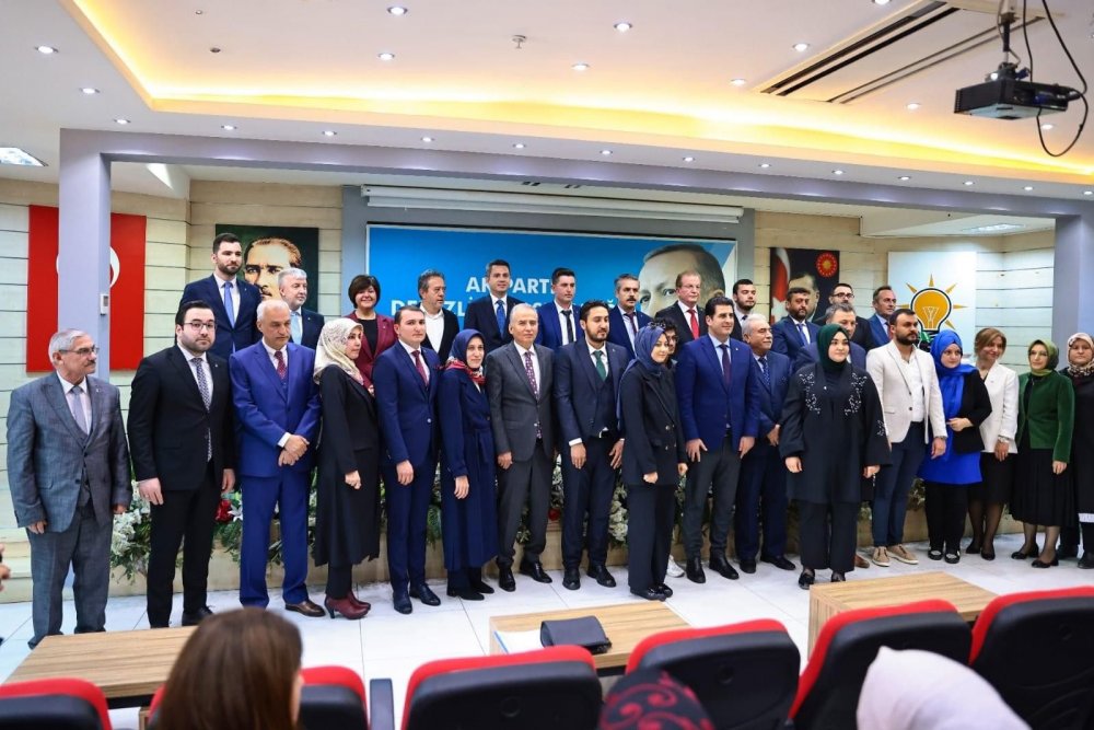 AK Parti Denizli Milletvekili aday adayları, Denizli AK Parti İl Başkanlığında düzenlenen toplantıda tanıtıldı. 14 Mayıs'ta yapılacak seçimlerde milletvekili aday adayı olduğunu açıklayan 40 isimin hedefi, milletvekili sayısını yükseltmek olduğunu açıkladı.