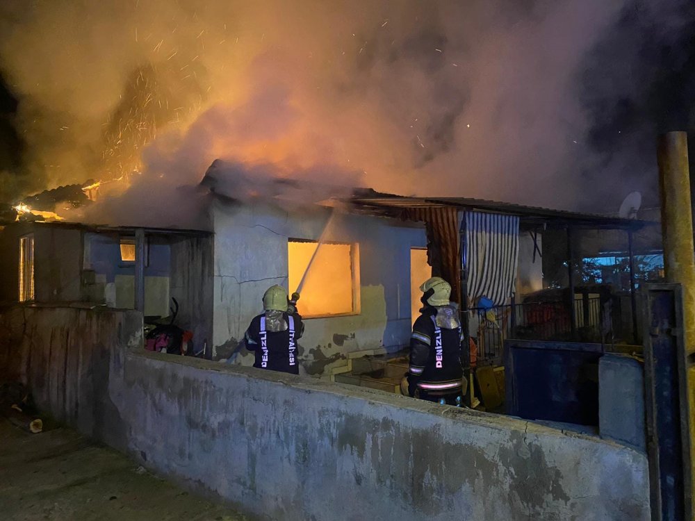 Sabaha karşı çıkan yangında evleri kullanılamaz hale gelen Çakat ailesini ziyaret eden Başkan Osman Zolan, geçmiş olsun temennisinde bulundu. Başkan Zolan, Denizli Büyükşehir Belediyesinin yangının yaralarını saracağını söyledi.