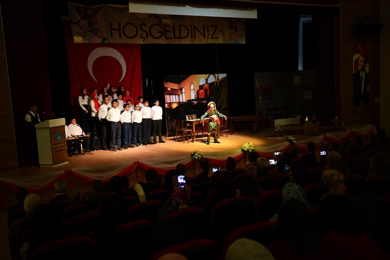 İstiklal Marşının Türkiye Büyük Millet Meclisi tarafından kabul edilişinin 97. Yıldönümü ve Milli Şairi Mehmet Akif Ersoy’u Anma Günü etkinlikleri Milli Eğitim Müdürlüğü tarafından hazırlanan program ile kutlandı.