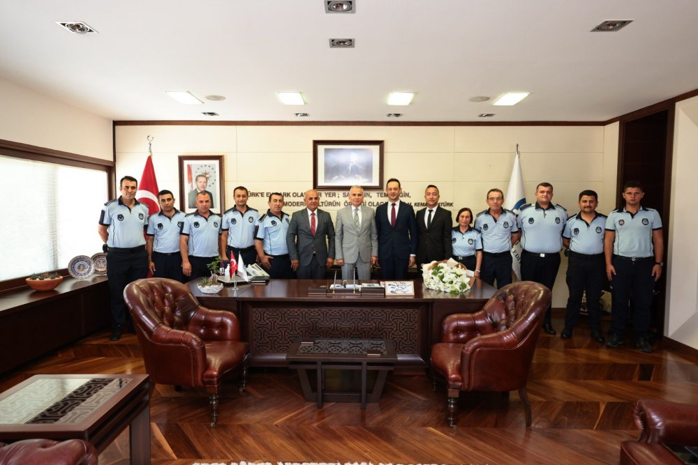 Denizli Büyükşehir Belediyesi Zabıta Dairesi Başkanlığı, teşkilatın 196. kuruluş yıldönümü nedeniyle Büyükşehir Belediye Başkanı Osman Zolan'ı ziyaret etti.