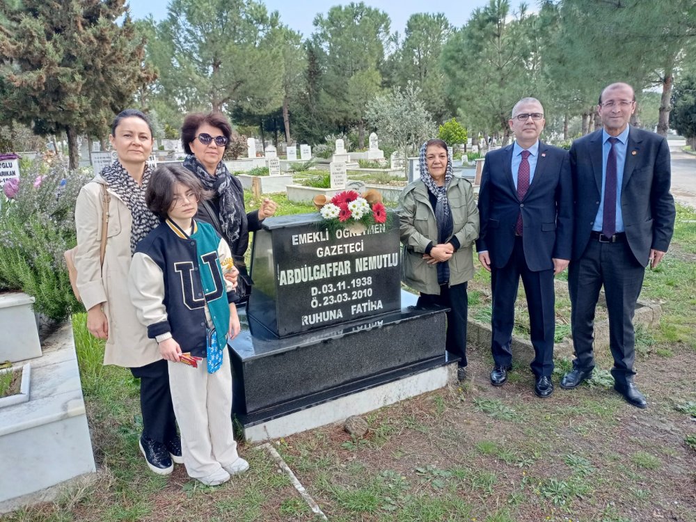 Denizlili gazeteci ve DGC eski başkanı Abdülgaffar Nemutlu, ölümünün 13. yıldönümünde kabri başında anıldı.