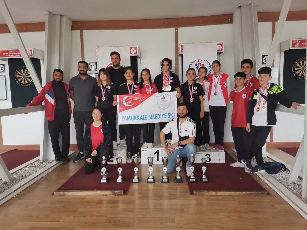 Pamukkale Belediyesporlu sporcular hafta sonunda 5 farklı branşta şampiyonalarda boy gösterdi. Görme Engelli Atletizm, Dart, Kıck Boks, Bocce ve yağlı pehlivan güreşlerinde mücadele eden sporcular 34 madalya ve 8 kupa almayı bildi.