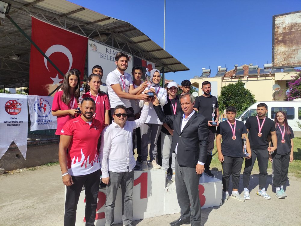Pamukkale Belediyespor’un aktif olduğu branşlardan bocceden güzel haberler geldi. Mavi-beyazlı kulüp Türkiye Bocce Bowling ve Dart Federasyonu 2. Lig müsabakaları sonunda şampiyon olarak 1. Lig’e yükselirken, Yağmur Kalınbaldır ise milli takıma seçildi.