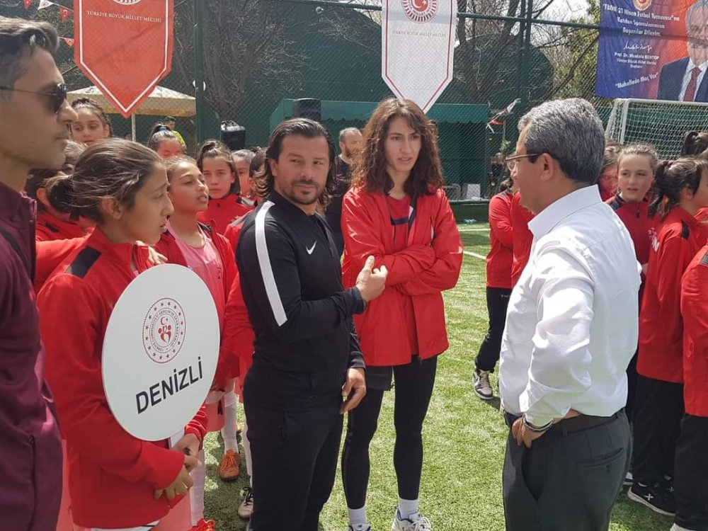 AK Parti Denizli Milletvekili Ahmet Yıldız, Denizli’yi Kadınlar 1. Ligi’nde temsil edecek olan Horozkentspor’u ziyaret etti.