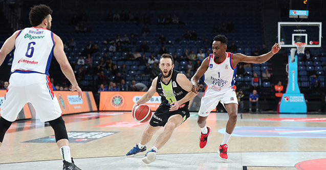 Türkiye Sigorta Basketbol Süper Ligi’nde 15. hafta maçında Anadolu Efes’e konuk olan Yukatel Merkezefendi Belediyesi Basket sahadan 96-77’lik skorla mağlup ayrıldı.