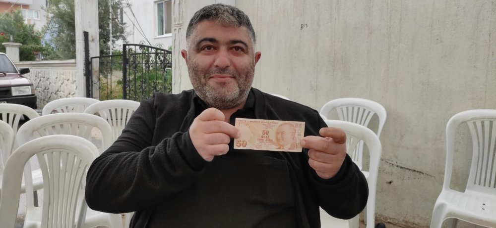 Denizli’de otobüs bileti almaya çalıştığı sırada 50 TL’nin sıfırının olmadığını fark eden Mehmet Bora, hatalı basım parayı 30 bin TL’ye satılığa çıkardı.
