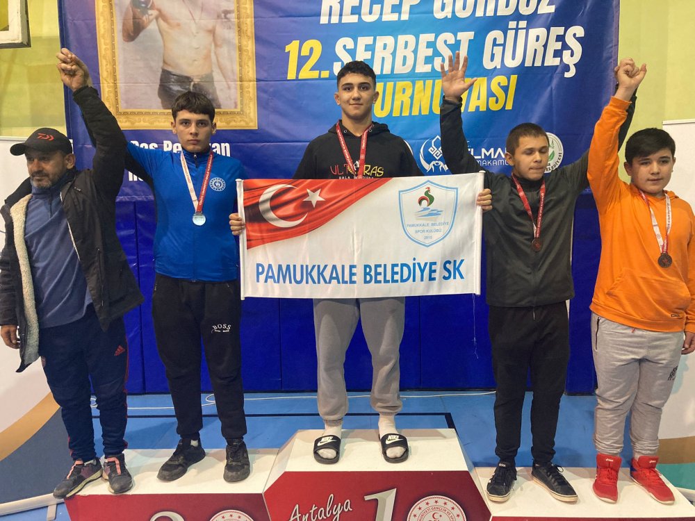 Pamukkale Belediyespor’un aktif olduğu branşlardan başarılı sonuçlar gelmeye devam ediyor. Mavi-beyazlı ekip hafta sonunda Antalya’da düzenlenen 2 güreş turnuvasında 5 altın, 1 gümüş ve 5 bronz madalya kazandı.