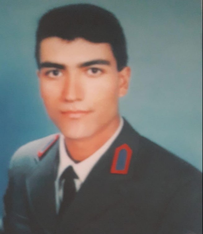 1997 yılında Hakkari’de şehit düşen Jandarma Uzman Çavuş Eyüp Kepenek’in kabrine ailesi tarafından bırakılan doğum günü notu, okuyanları duygulandırdı.
