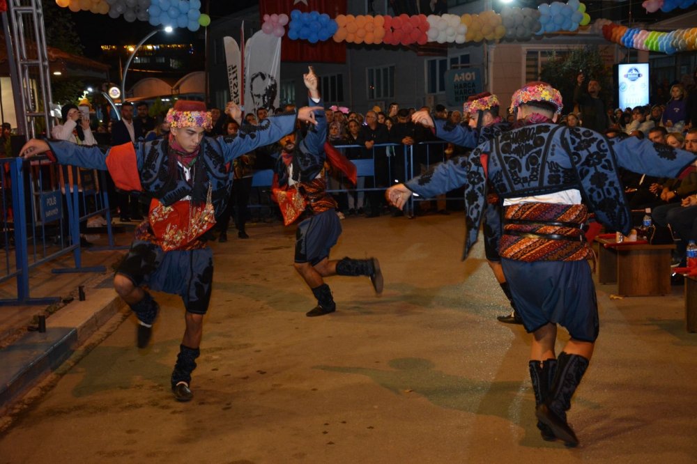 Denizli’nin Babadağ ilçesinde bu sene dördüncüsü düzenlenen BabaFest’in ikinci günü vatandaşlar eğlenceye doydu. Elif Buse Doğan konseri ve festival alanındaki etkinliklerle doyasıya eğlenen vatandaşlar festivale yoğun katılım gösterdi.
