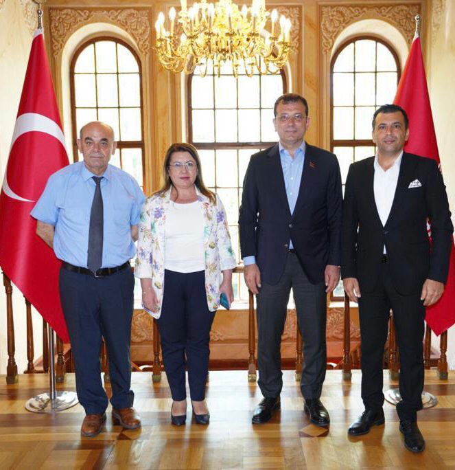 Babadağ Belediye Başkanı Ali Atlı, İstanbul Büyükşehir Belediye Başkanı Ekrem İmamoğlu’nu ziyaret etti. Bugün gerçekleşen görüşmede İstanbul Büyükşehir Belediyesi ve Babadağ Belediyesi arasında elektrikli araç ve parke taşı konusunda destek protokolü imzalandı.
